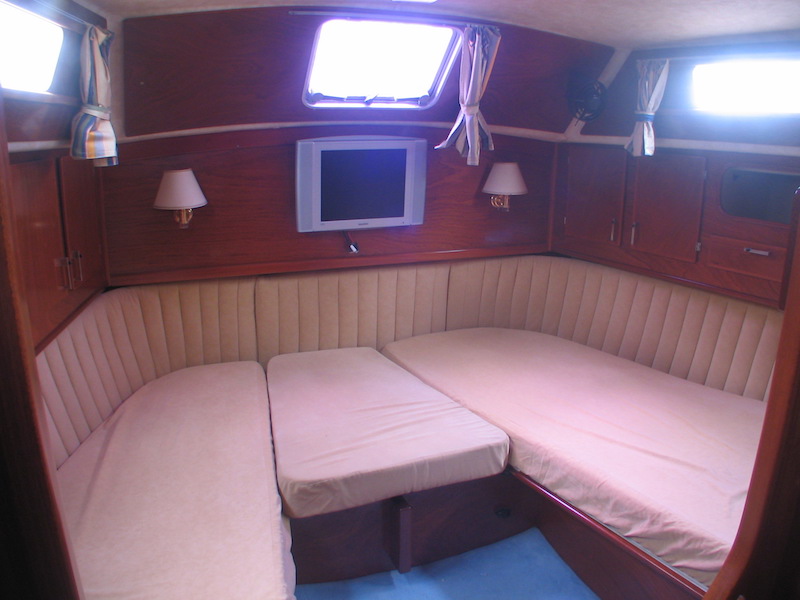  Amel Super Maramu 2000 Aft Cabin 