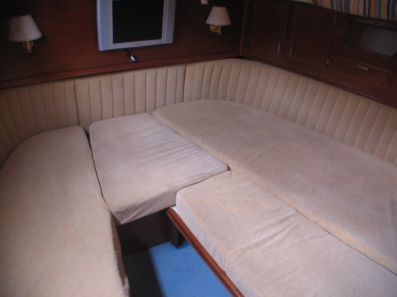  Amel Super Maramu 2000 Aft Cabin 