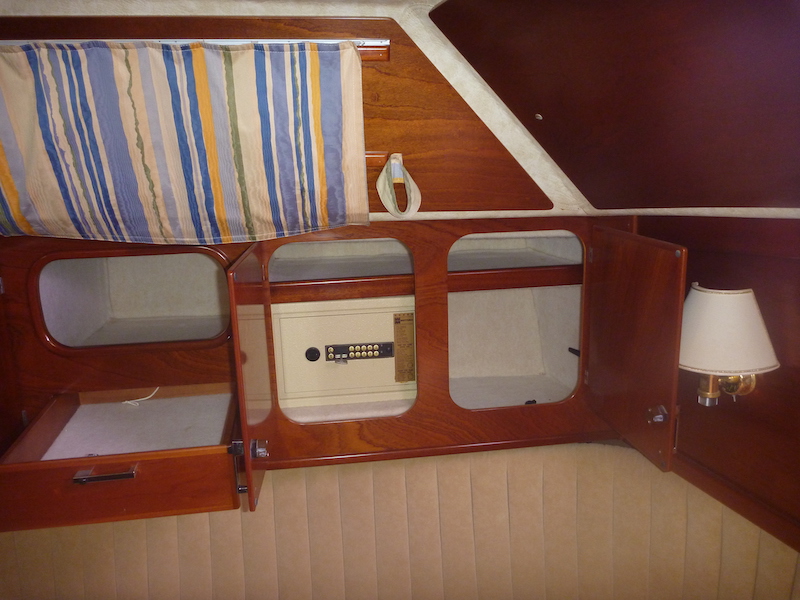  Amel Super Maramu 2000 Aft Cabin 