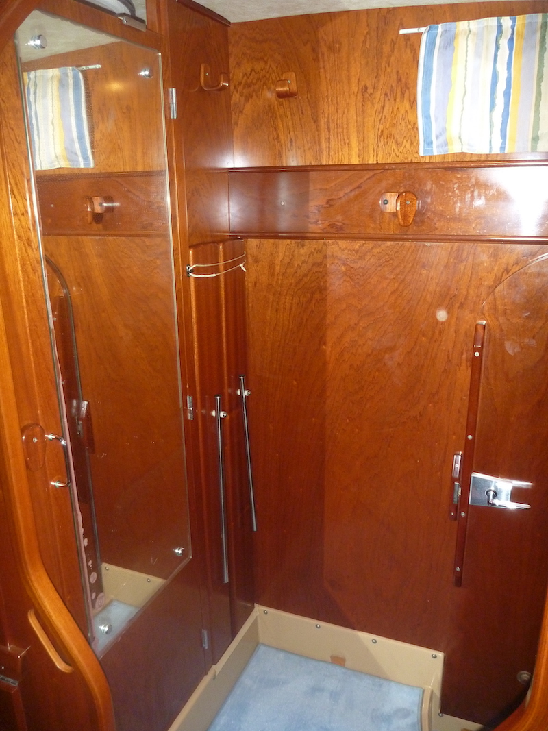  Amel Super Maramu 2000 Aft closet 