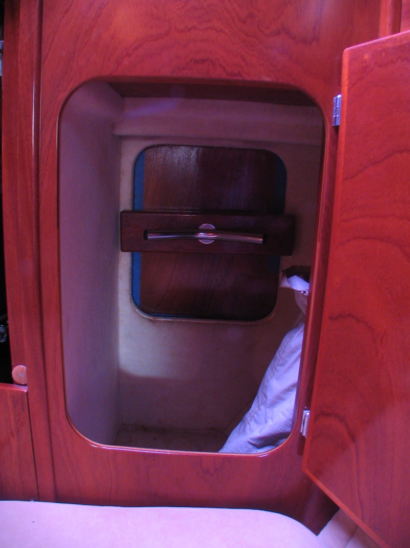  Amel Super Maramu 2000 Forward Cabin 