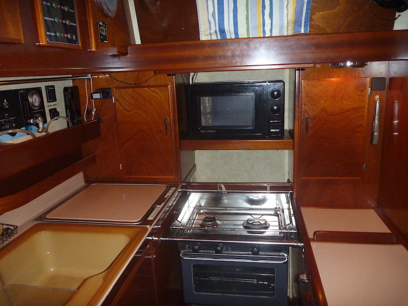  Amel Super Maramu 2000 Galley 