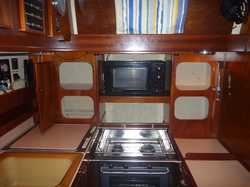  Amel Super Maramu 2000 Galley 